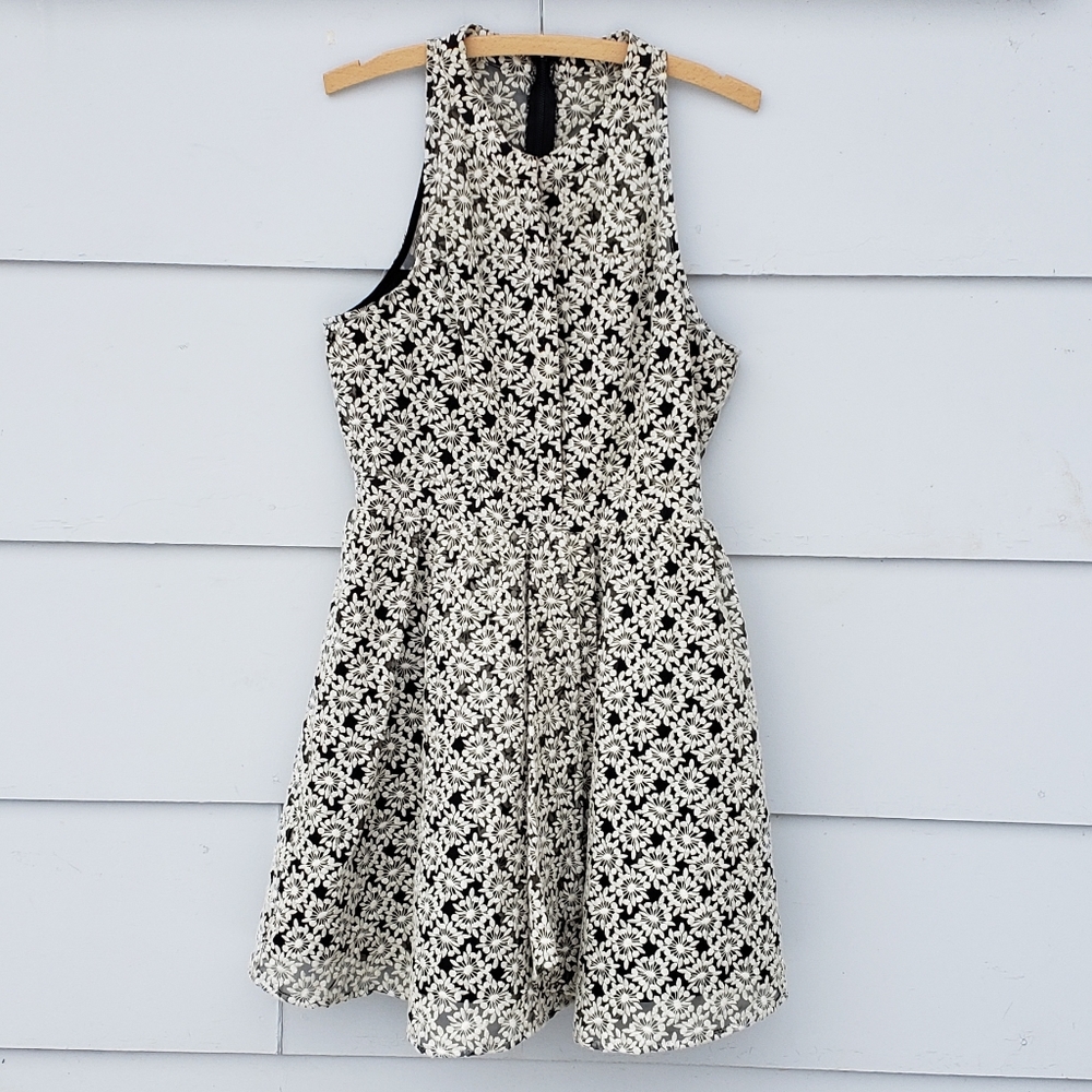 NWT Sam Edelman Embroidered Button Rom Dress - 10 - Picture 3 of 8